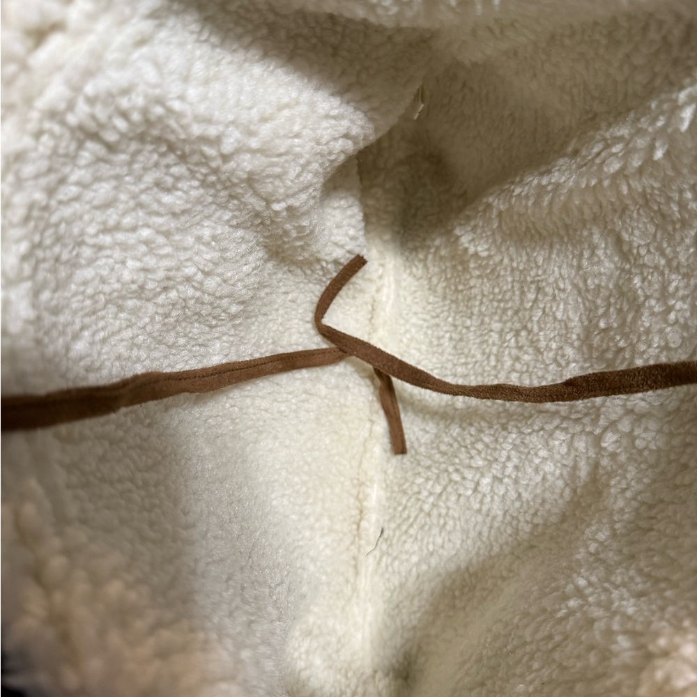 Faux Shearling Tote Bag - Picture 4 of 4